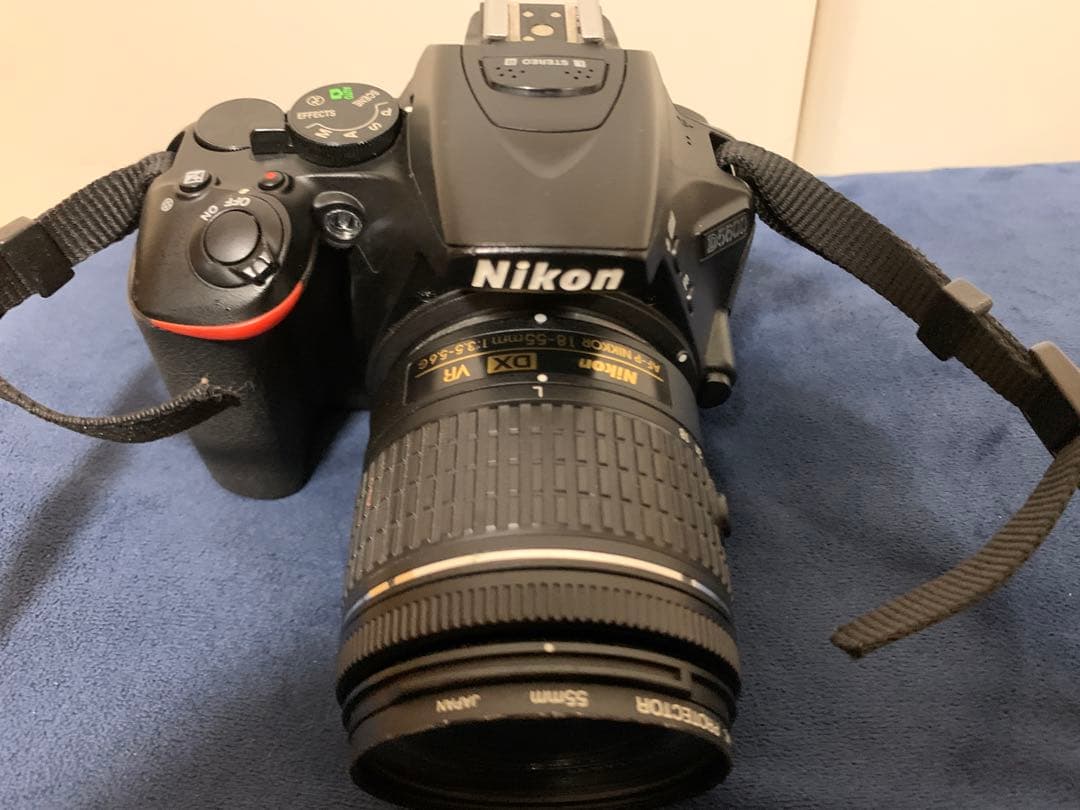 Nikon D5600 ニコン 標準・望遠レンズ 参考書付き 一眼レフカメラ