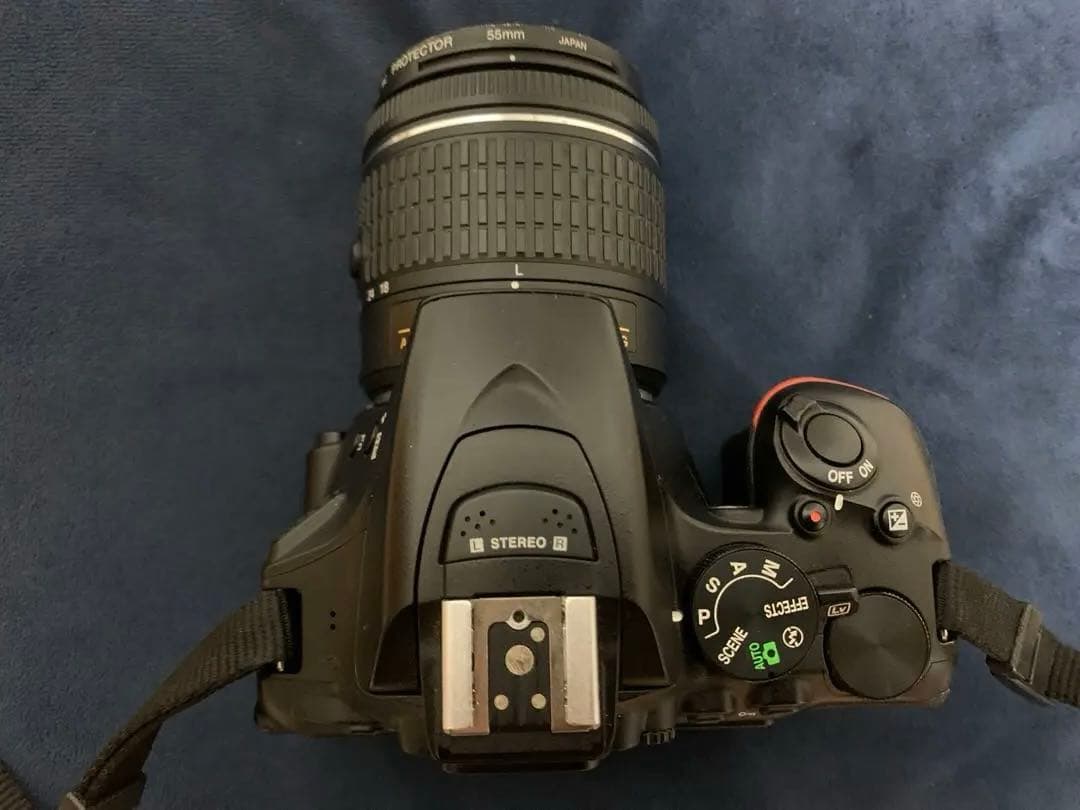 Nikon D5600 ニコン 標準・望遠レンズ 参考書付き 一眼レフカメラ