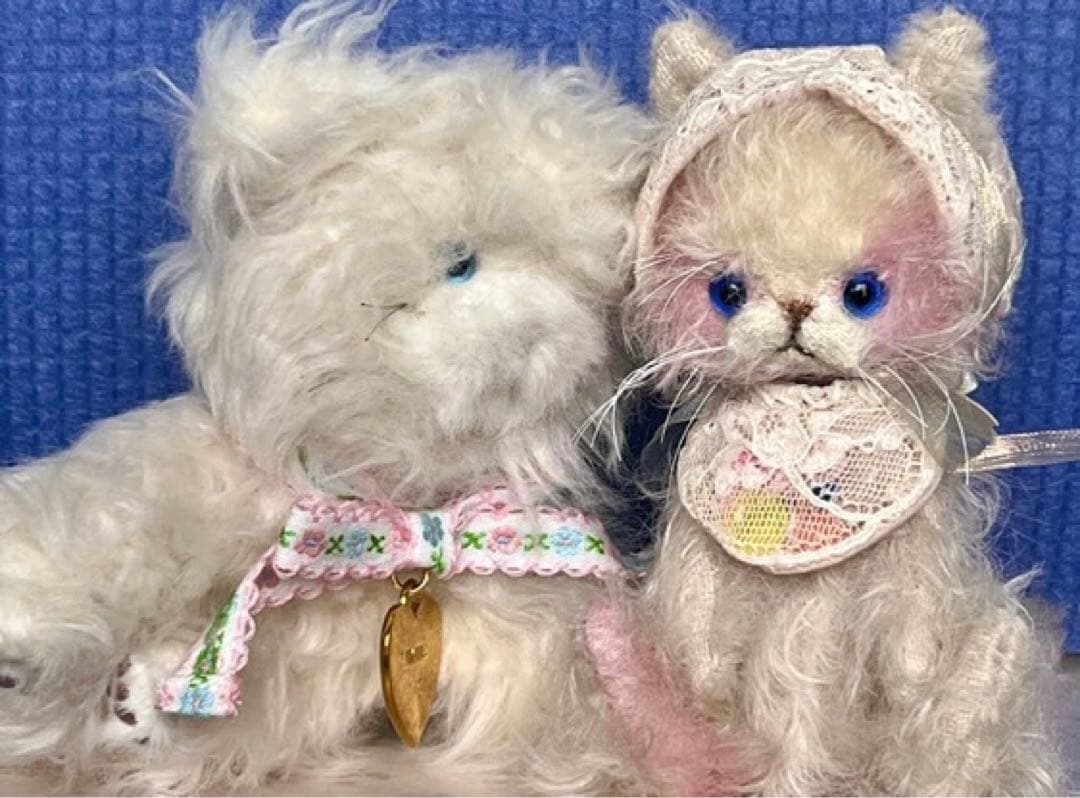 可愛らしい白猫ちゃん ぬいぐるみ アーティストベア ハンドメイド 海外作家様