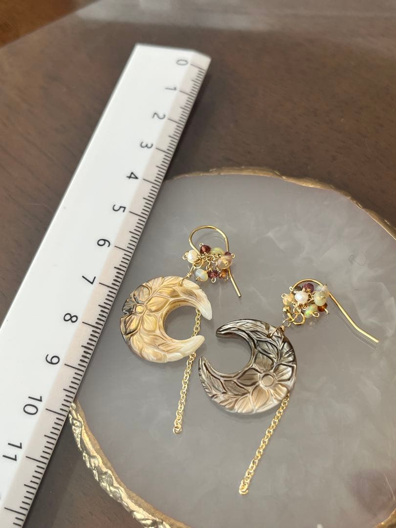 14kgfムーンカービング　ブラックマザオパピアス