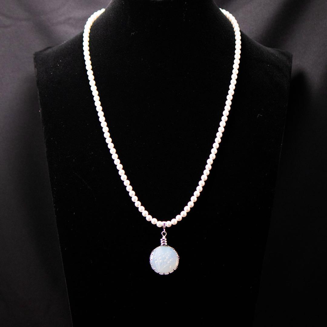 ヴィンテージ〜アンティークスズランガラスのネックレス