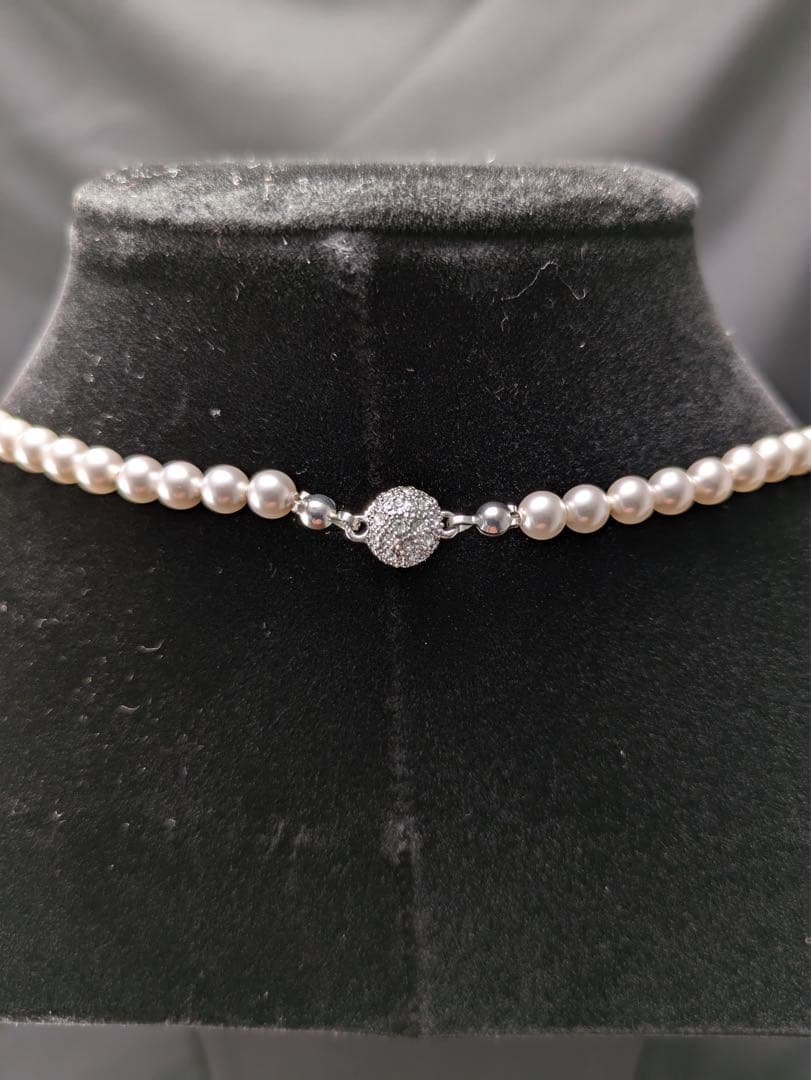 ヴィンテージ〜アンティークスズランガラスのネックレス