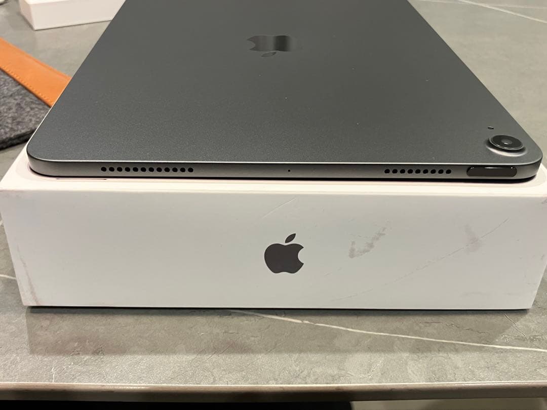 【極美品バッテリー99%】Apple iPad Air5 10.9インチおまけ付