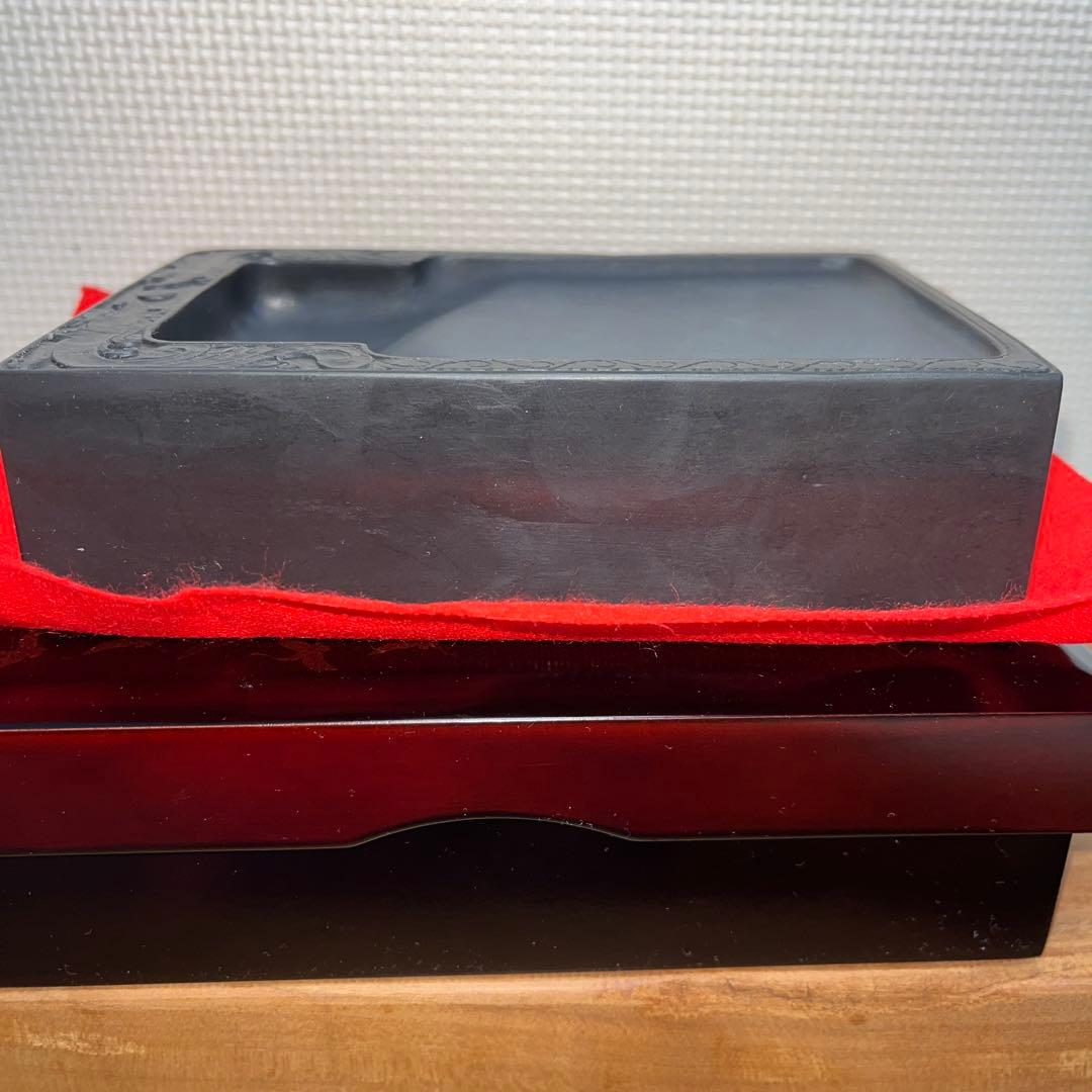 ⭕️端渓硯　彫刻入り長方研　41mmと分厚い作品　石紋綺麗
