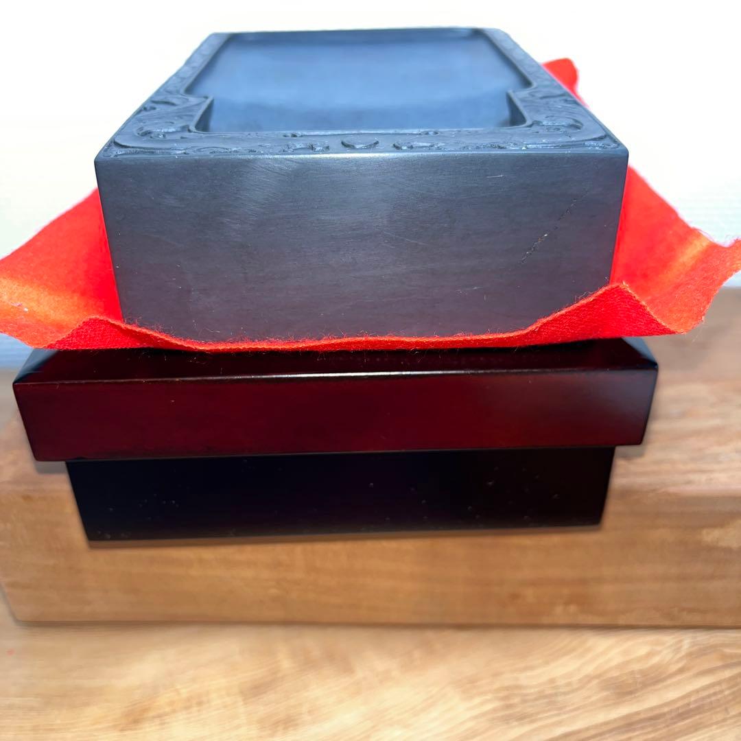 ⭕️端渓硯　彫刻入り長方研　41mmと分厚い作品　石紋綺麗