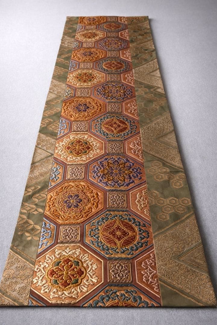 高級刺繍テーブルランナー高級な帯リメイク正絹 唐織 唐織錦 蜀江花文様 180