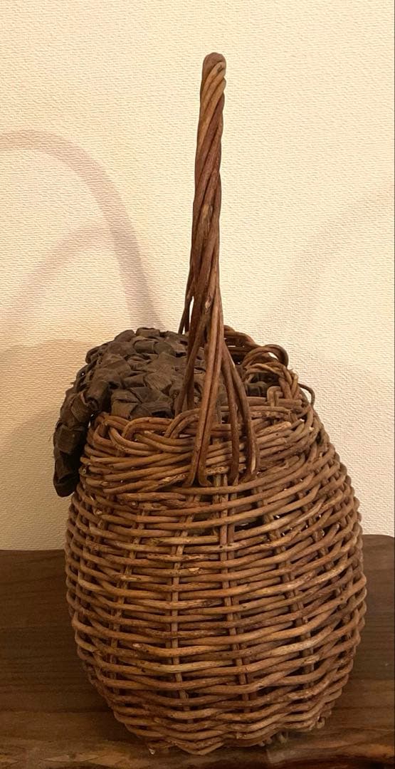 kegoya 熊谷茜さん作　アケビと胡桃の籠