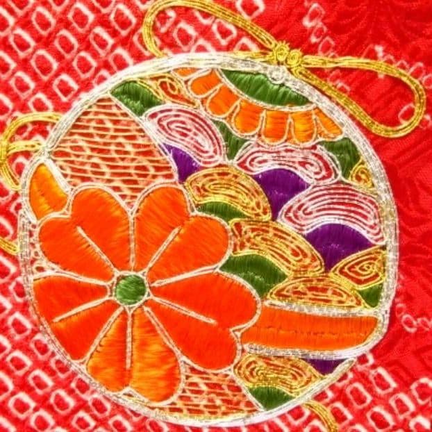 正絹綸子☆本総絞り＆金駒刺繡☆済んだ鈴の音に良縁祈願を込めて☆7歳七五三向け祝着