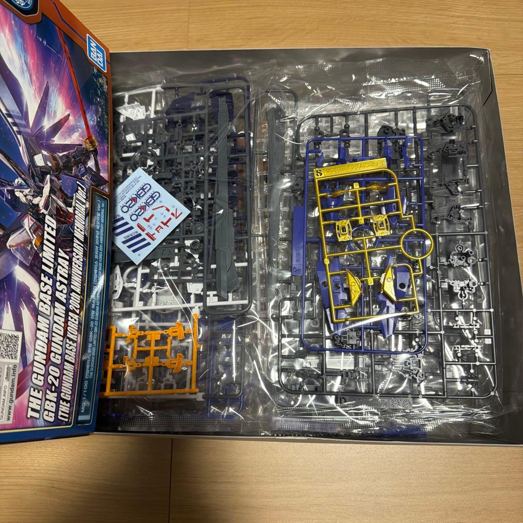 本日限定価格GBK-20 ガンダムアストレイ　韓国ガンダムベース限定版