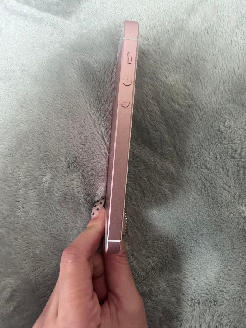 SIMロック解除済 Apple iPhone SE 64GB 本体