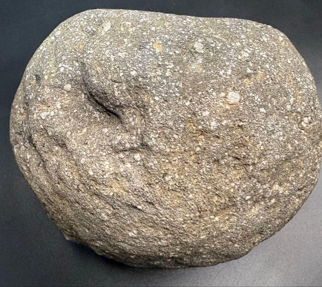 くぼみ石　凹み石　多孔石　縄文時代の石器　鑑賞石　祭祀　御神体　水石