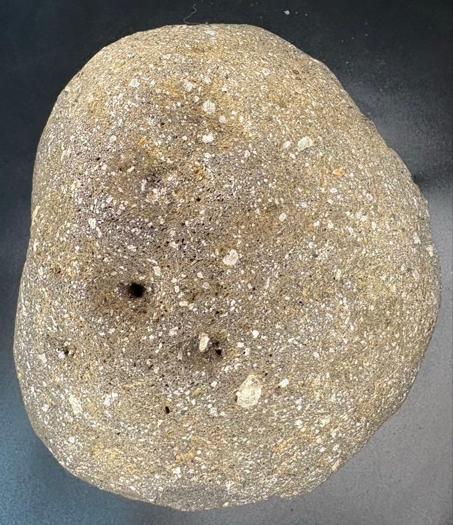 くぼみ石　凹み石　多孔石　縄文時代の石器　鑑賞石　祭祀　御神体　水石