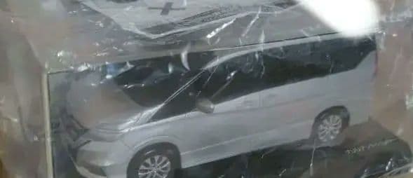 セレナ　カラーサンプル　ミニカー３台