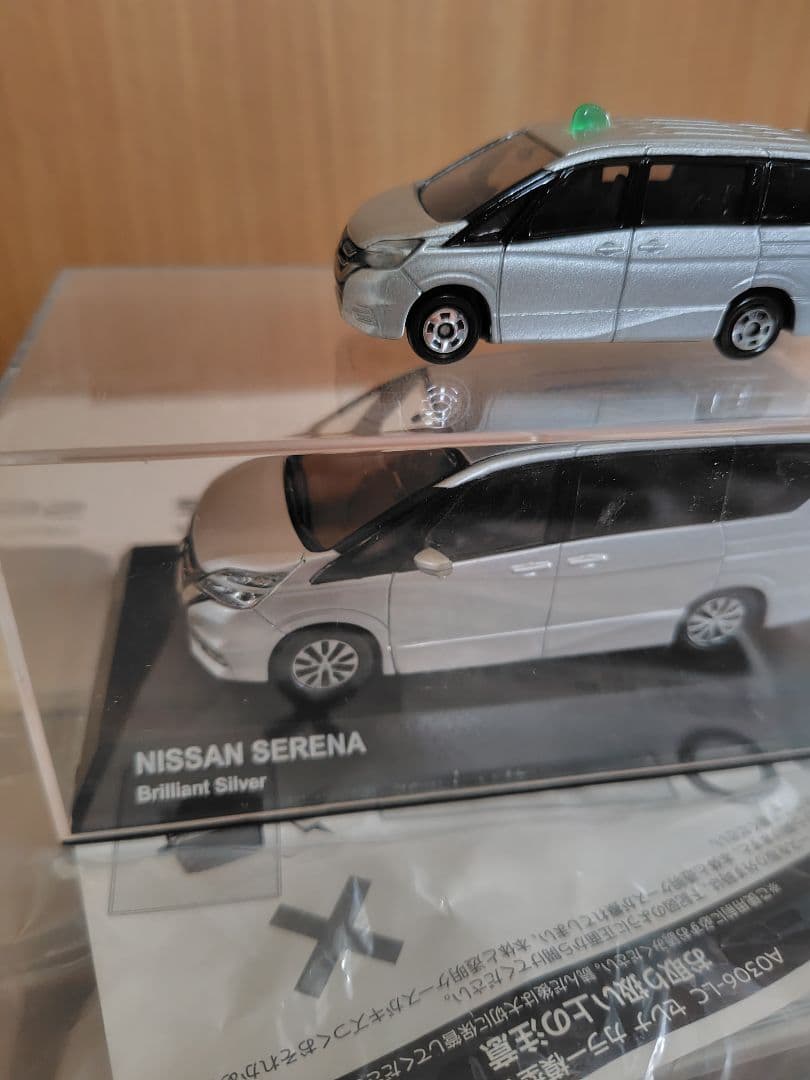 セレナ　カラーサンプル　ミニカー３台