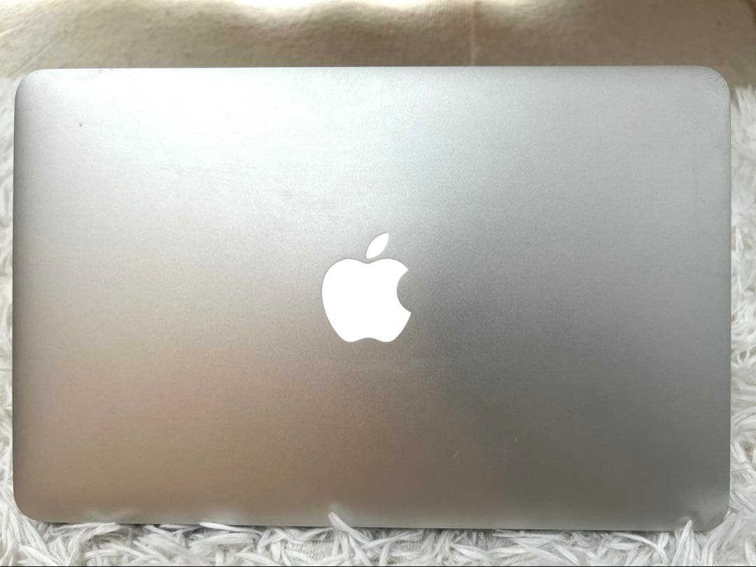 美品 MacBook Air 11-inch, Early 2015 充電器付き