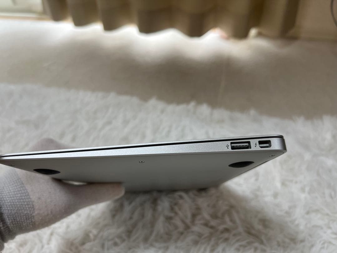 美品 MacBook Air 11-inch, Early 2015 充電器付き