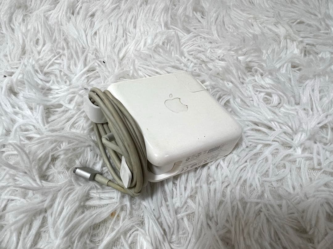 美品 MacBook Air 11-inch, Early 2015 充電器付き