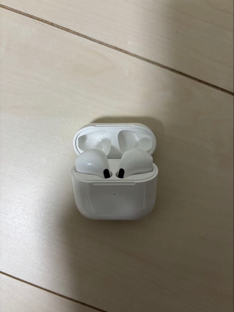 Apple AirPods ワイヤレスイヤホン ホワイト