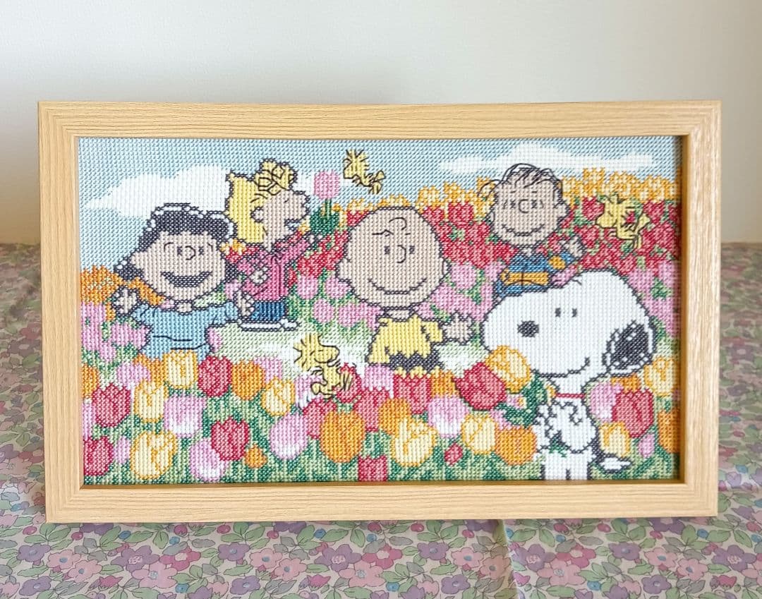 ◆完成品◆ホビーラホビーレ クロスステッチ〈スヌーピーとチューリップ畑〉