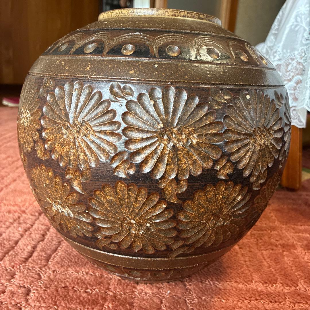 花彫刻の陶器の壺 約30cm
