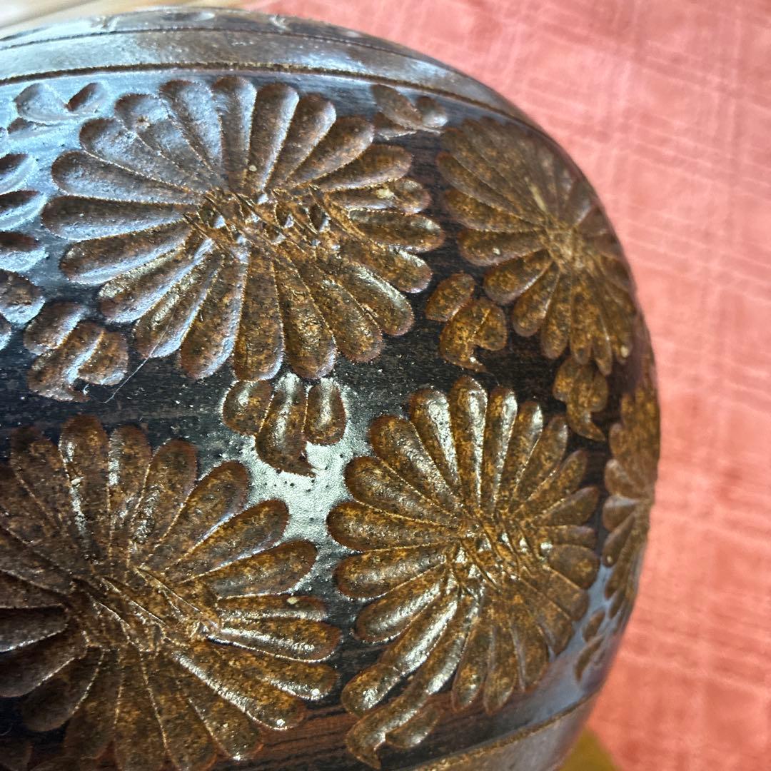 花彫刻の陶器の壺 約30cm