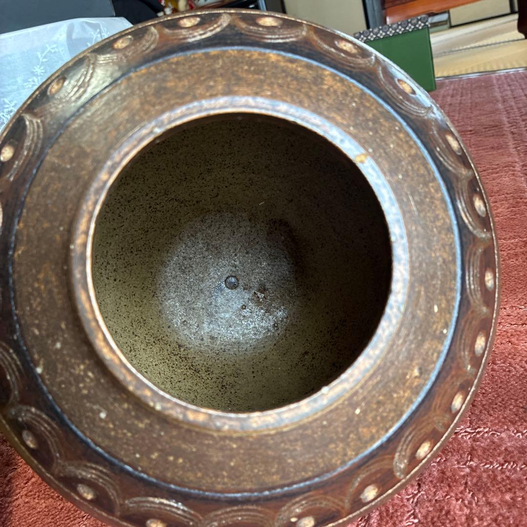 花彫刻の陶器の壺 約30cm