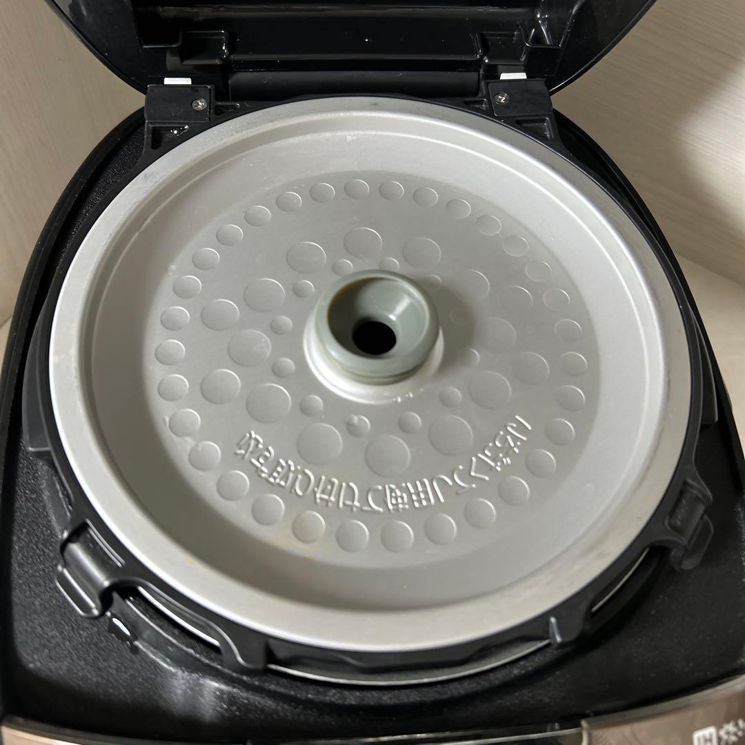 美品　タイガー　型番JKTB103炊飯器　2020年製