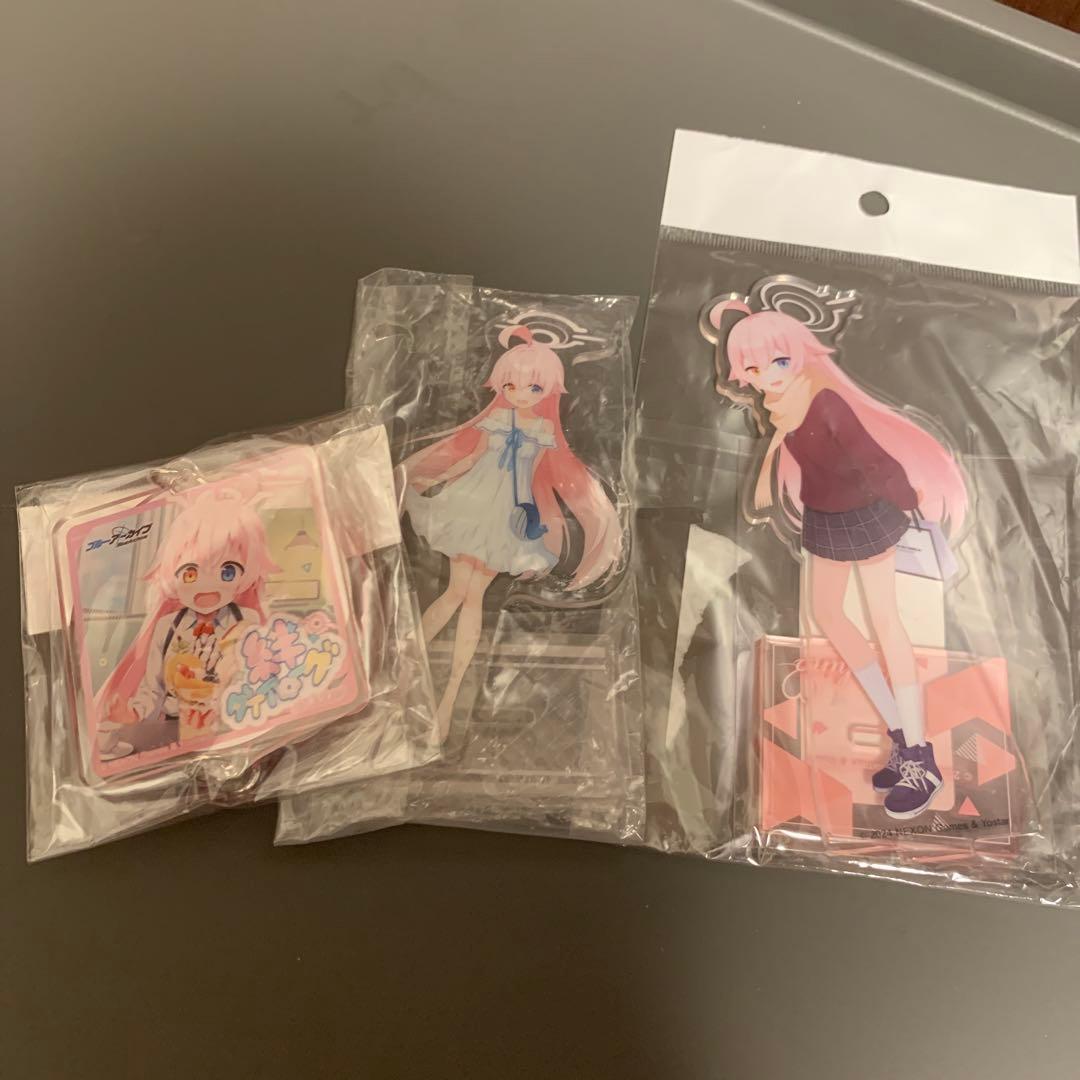 ブルーアーカイブ 小鳥遊ホシノ スケールフィギュア アクリルスタンド他セット。