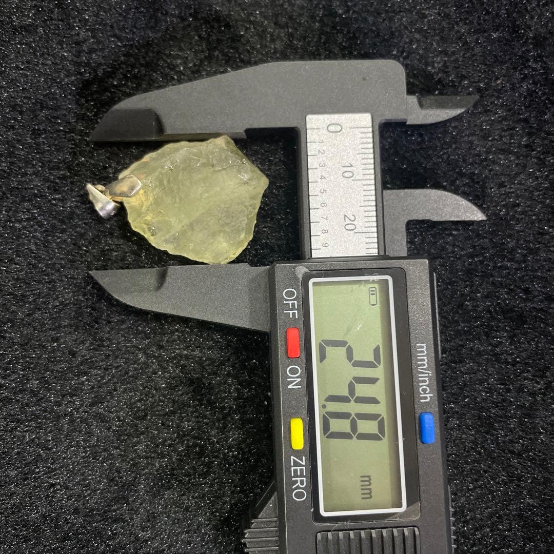 エジプト産　リビアングラス　ペンダントトップ　約20g