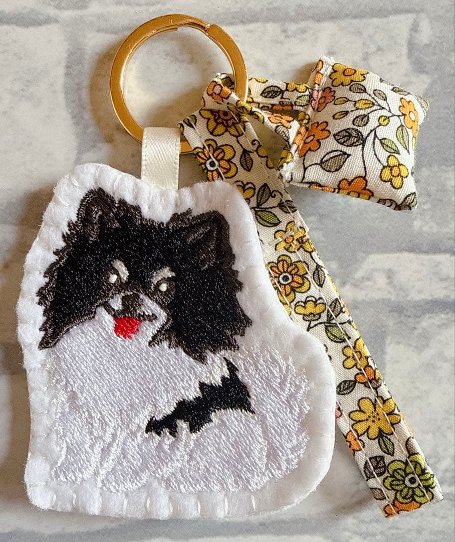 専用　ハンドメイド　パーティカラー　ポメラニアン　犬　キーホルダー　うちの子