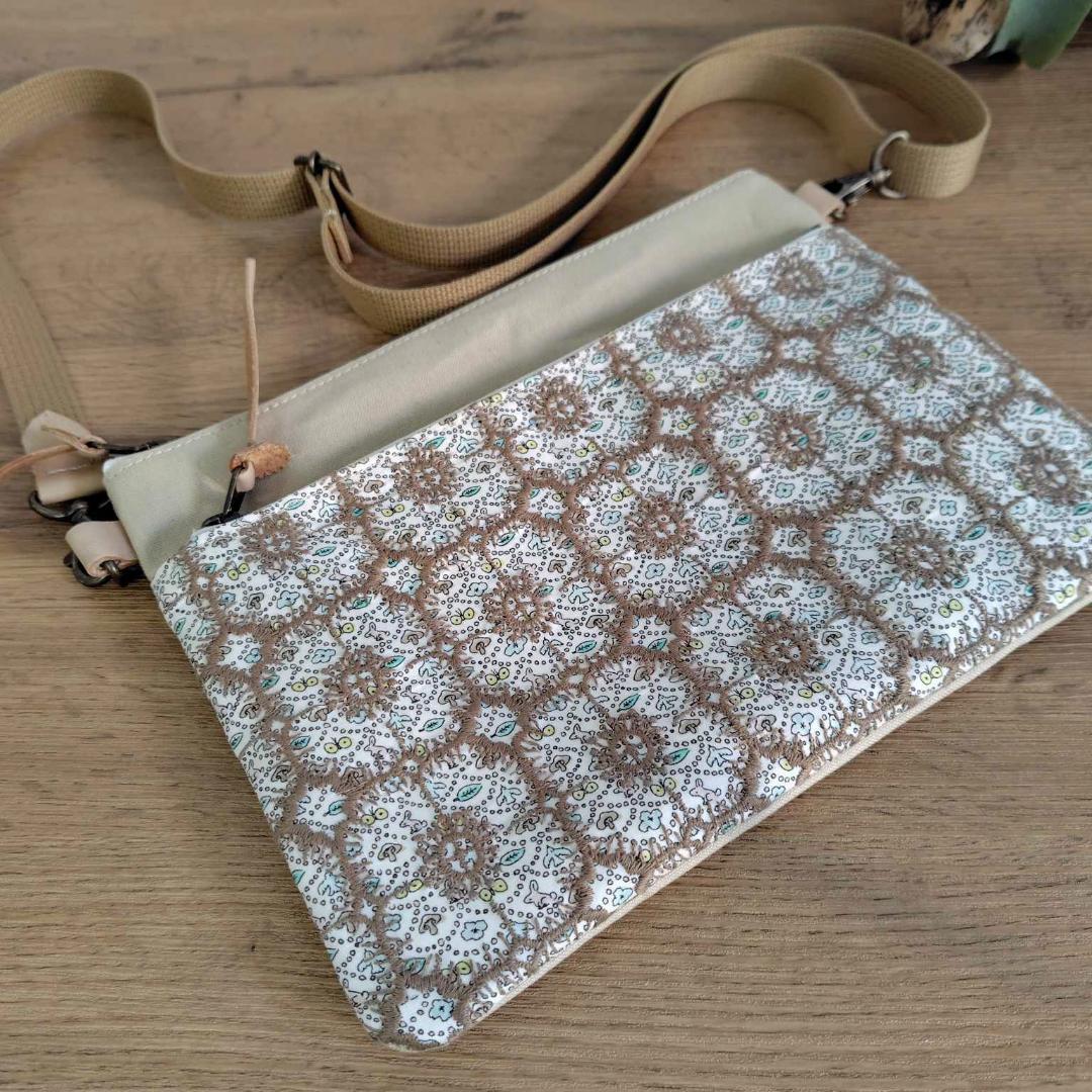 ミナペルホネン/フォレストウェーブ×アネモネ　カーキ/サコッシュ