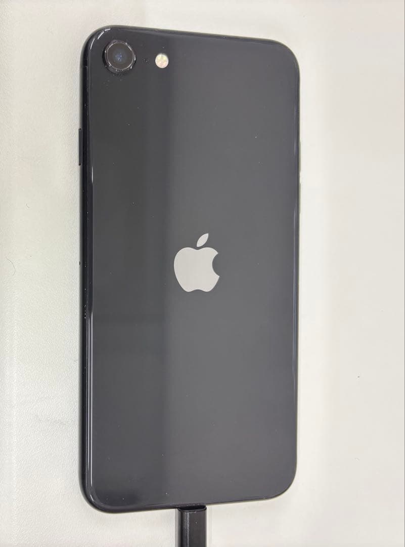 ①Apple iPhone SE2 ブラック 本体