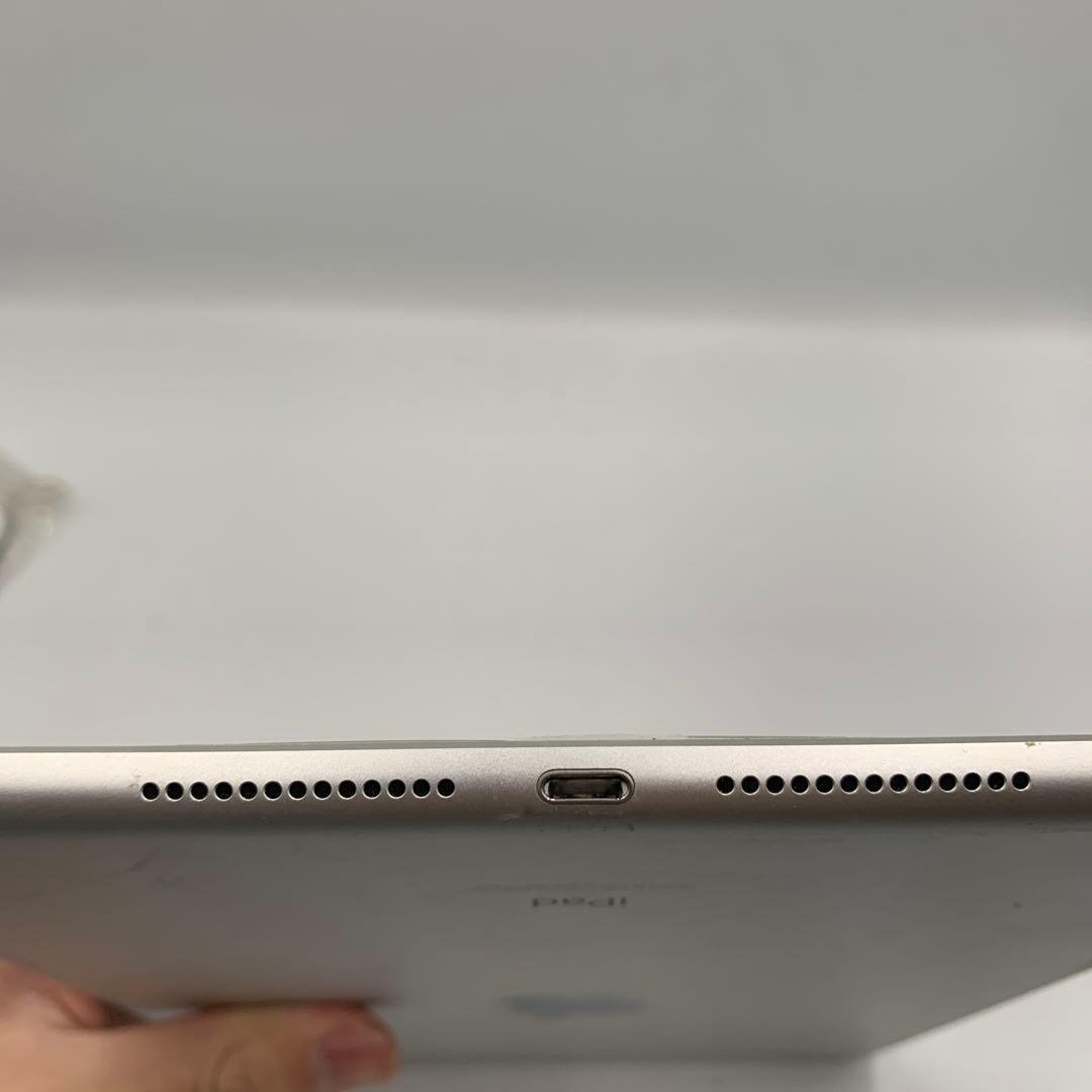 iPad 第8世代 32GB Wi-Fiモデル シルバー MYLA2ZP/A