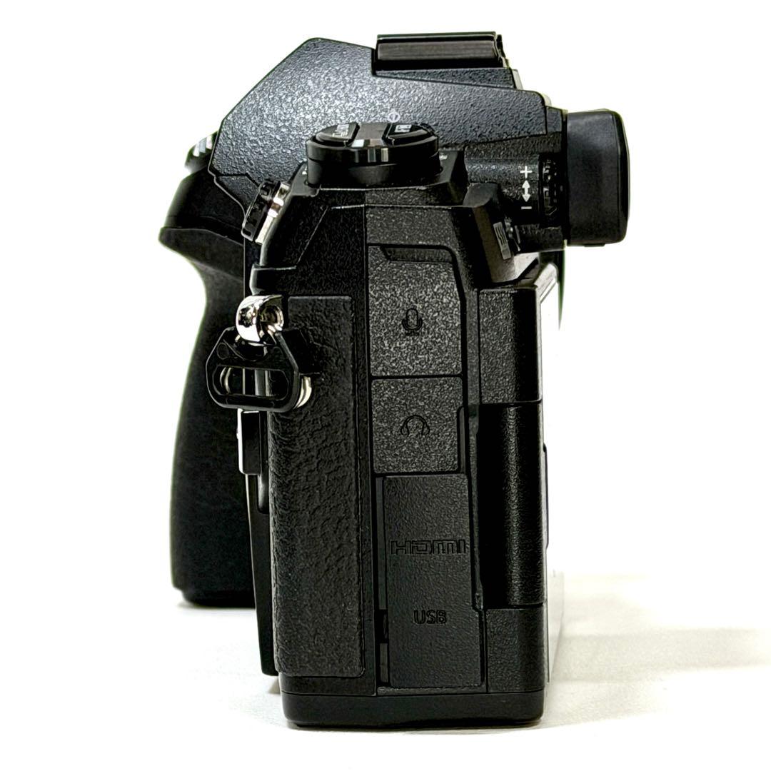 オリンパスOM-D E-M1 Mark II ホルダー、外部電源供給ケーブル付
