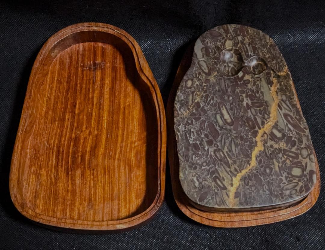 【豆斑玉石の天成楕硯板　瓢箪海】◆小豆色の豆斑や黄竜紋◆珍品◆唐木箱◆7.2吋