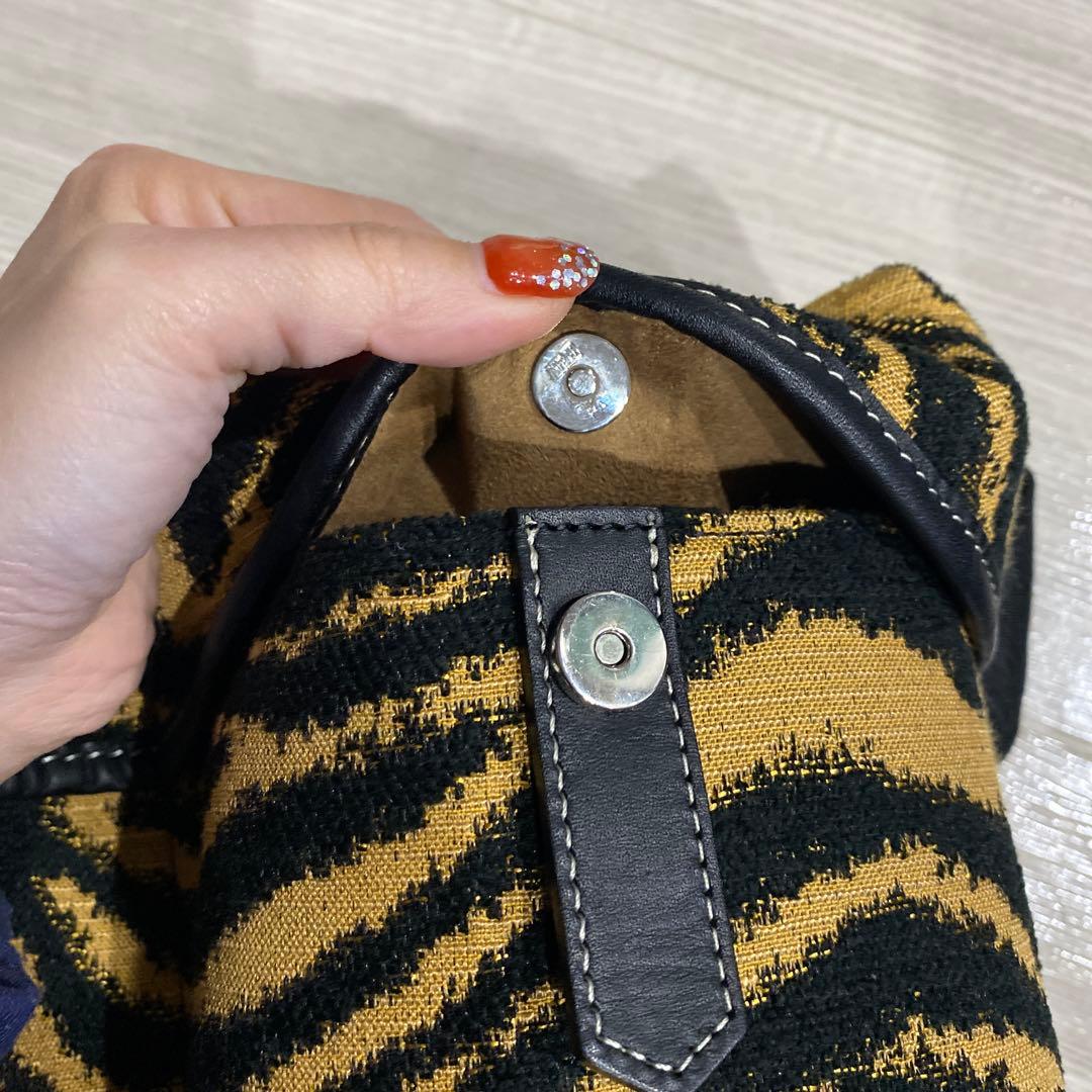 A VACATION ボディバッグ