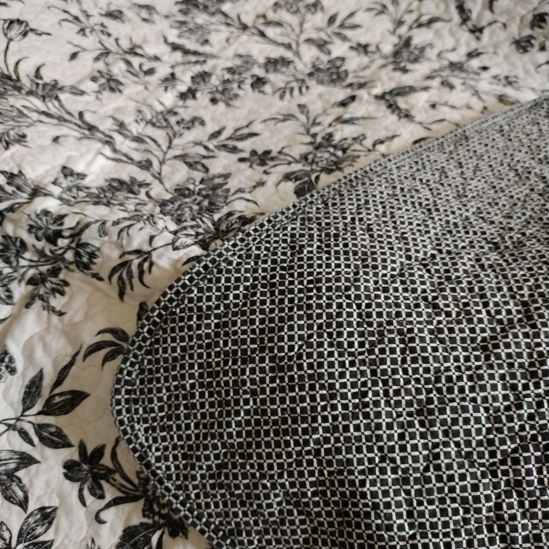 LAURA ASHLEY ツインリバーシブルキルトセット 新品です！