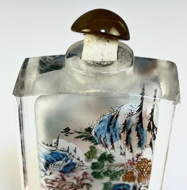 【鼻煙壷（びえんこ）山水】嗅ぎ煙草（鼻煙）の容器　清の皇帝　内画技法　骨董品