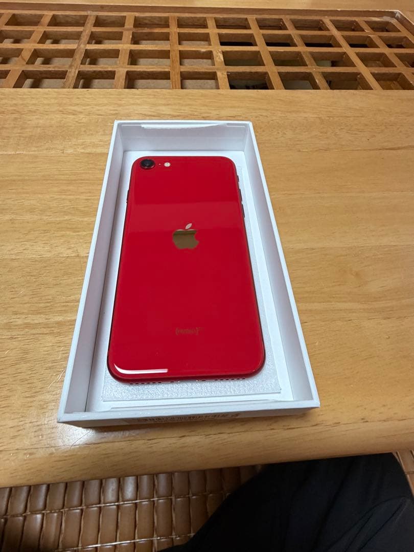 【美品】Apple iPhone SE (第2世代) 　SIM フリー レッド