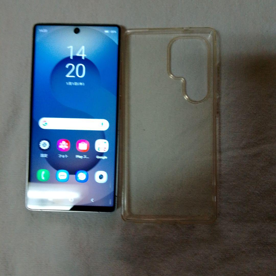 シルバー トリプルカメラ スマートフォン 本体