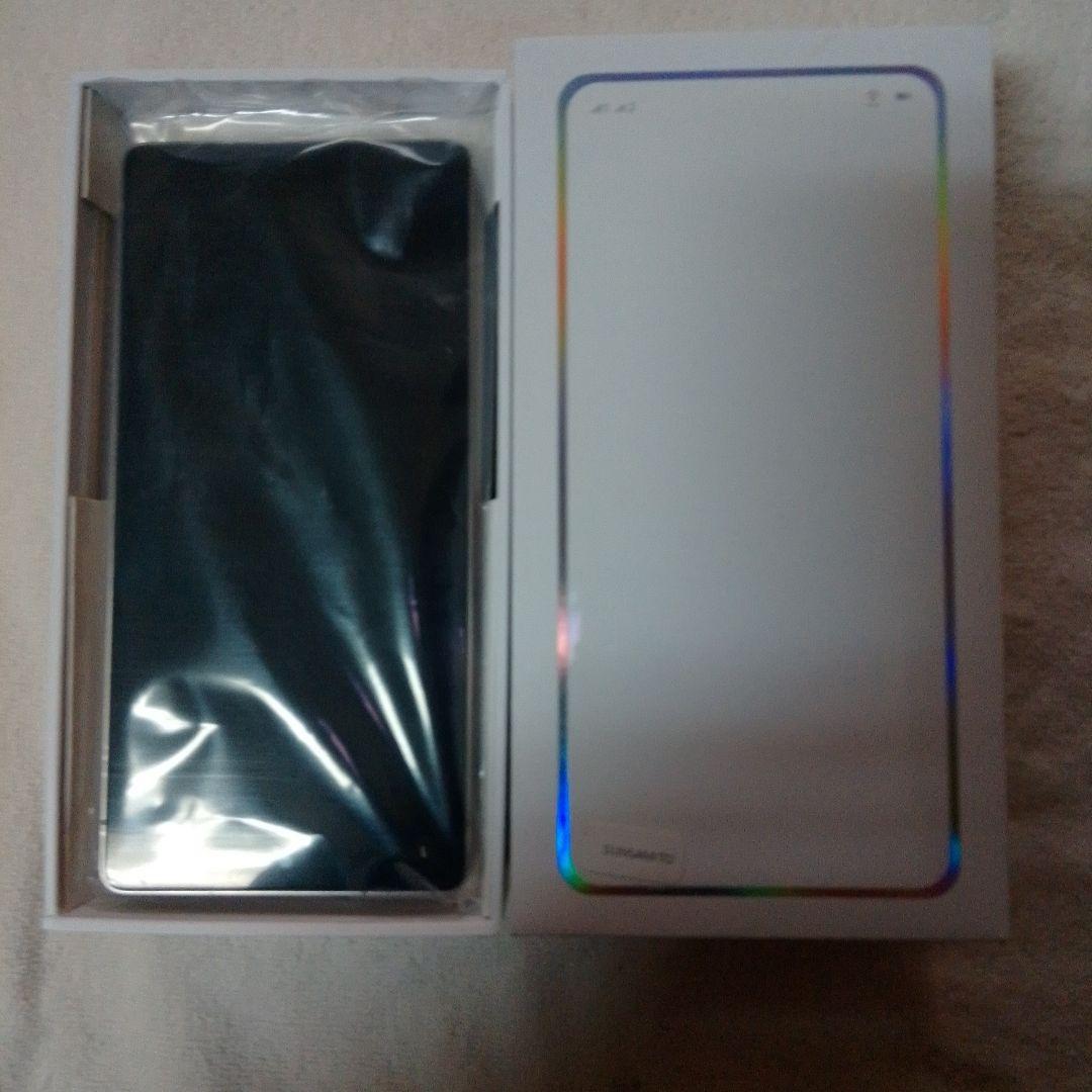 シルバー トリプルカメラ スマートフォン 本体