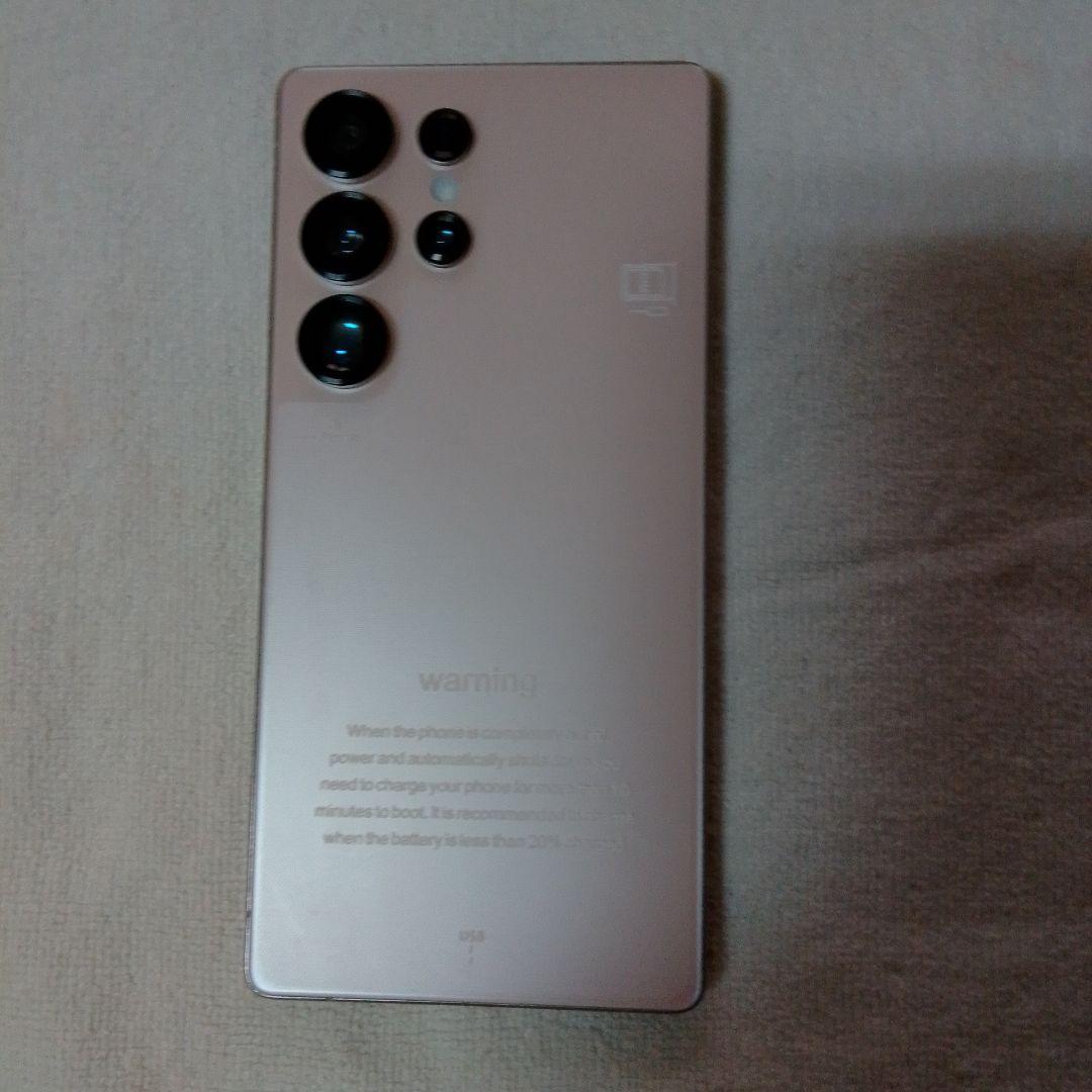 シルバー トリプルカメラ スマートフォン 本体