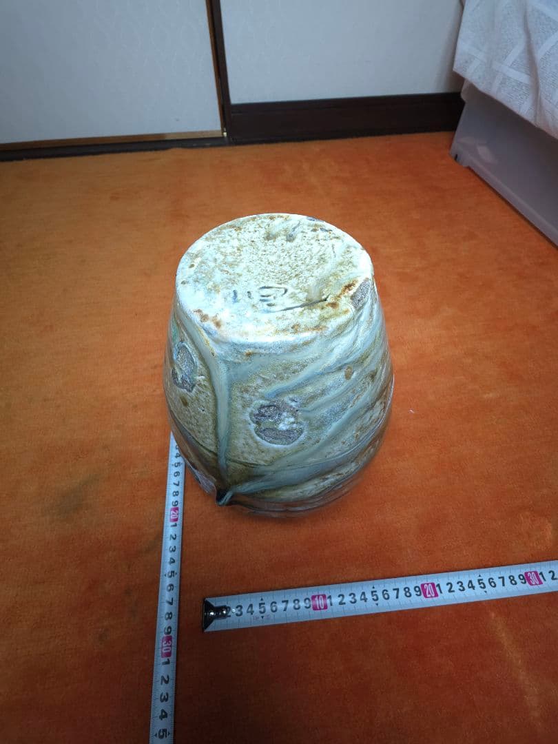 烏城焼　壺型花生けとして使えますが(さんきんこう)美術品の部類です。
