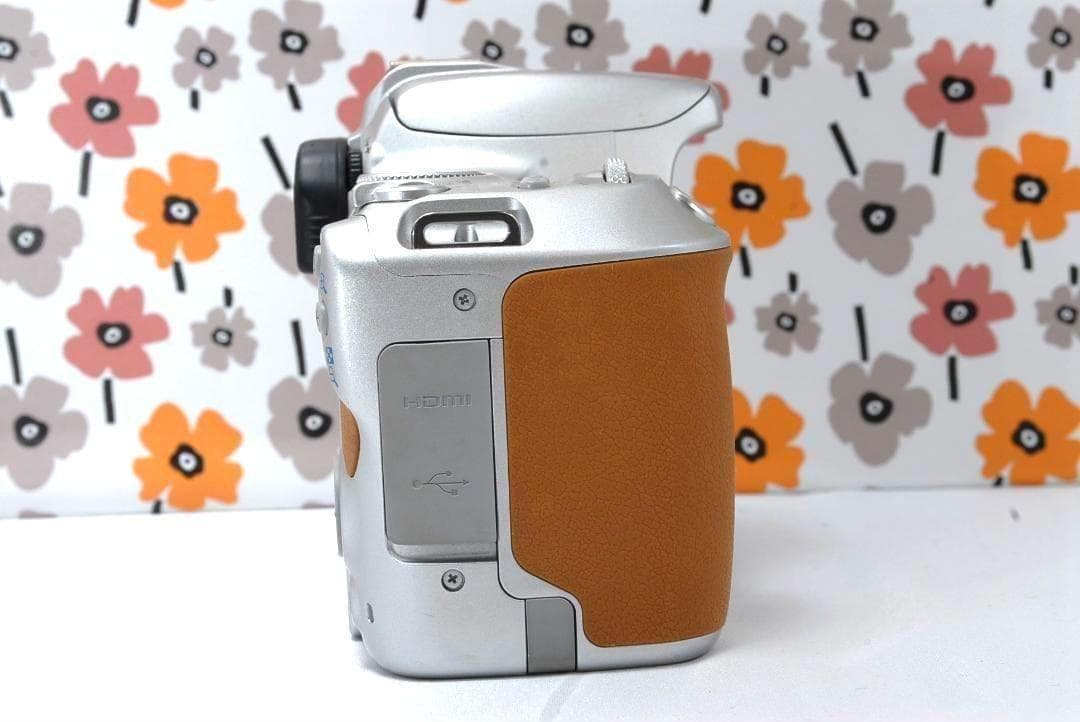 ❤Canon Kiss X9❤高性能STMレンズ❤カメラバック❤希少なシルバー❤