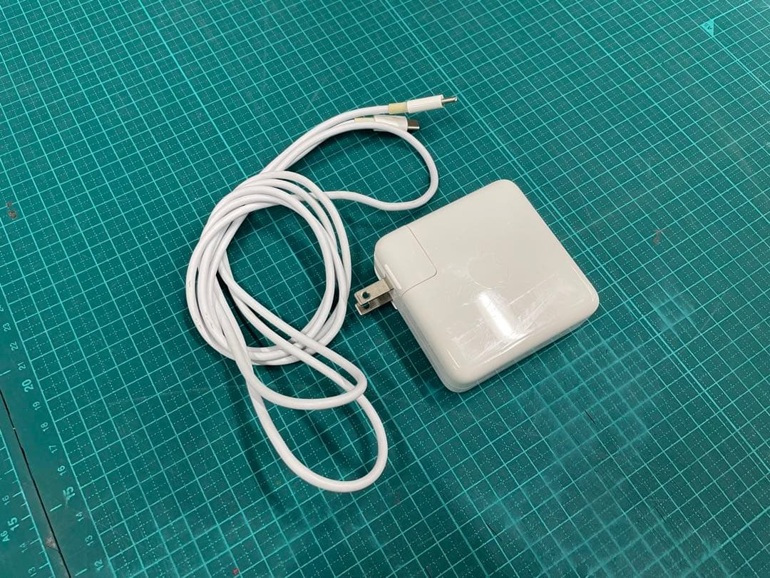 美品 MacBook Pro 13 2017 A1708 充放電34回