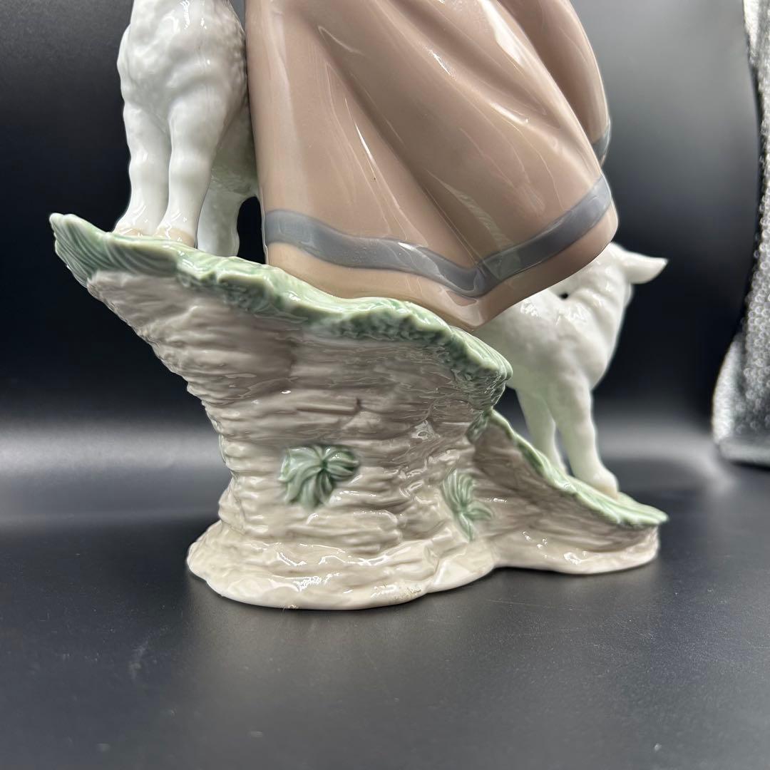 リヤドロ　カントリーライフ　6964 少女 羊　廃盤