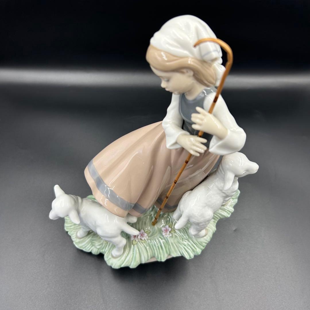 リヤドロ　カントリーライフ　6964 少女 羊　廃盤