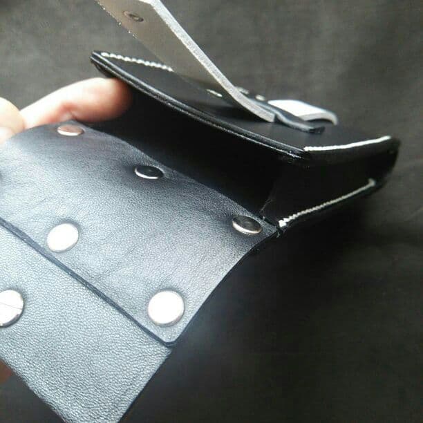 レザー スマートフォン ホルダー(BLACK/WHITE)