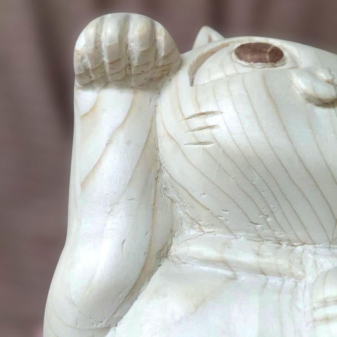 招き猫　手彫り　 約23cm