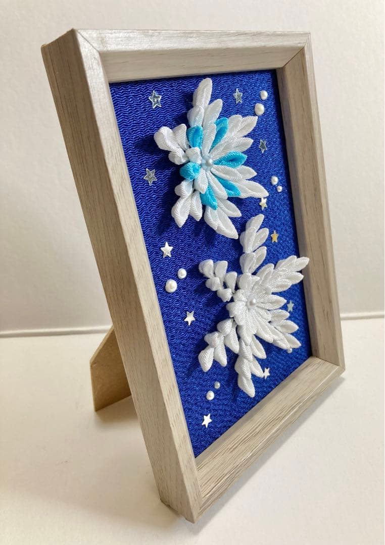 つまみ細工雪の結晶フレーム